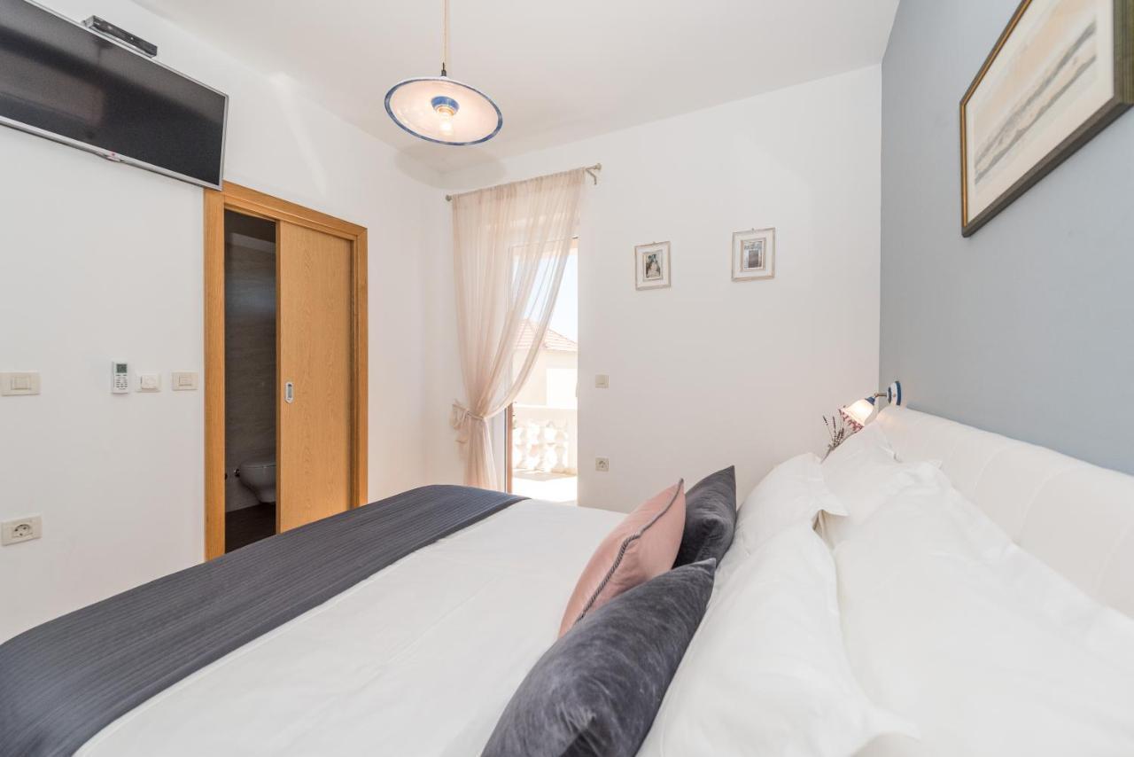 Holiday Home Lukica Привлака Екстер'єр фото