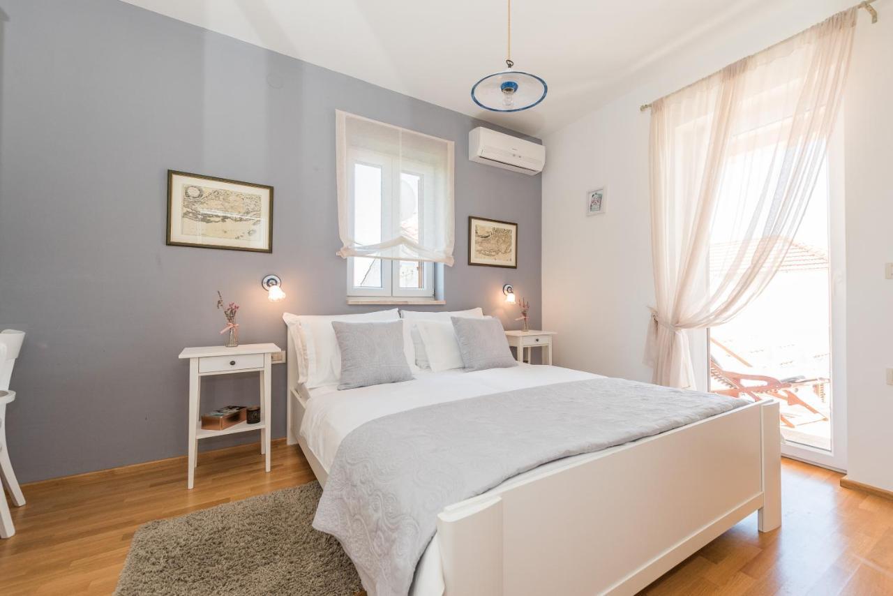 Holiday Home Lukica Привлака Екстер'єр фото