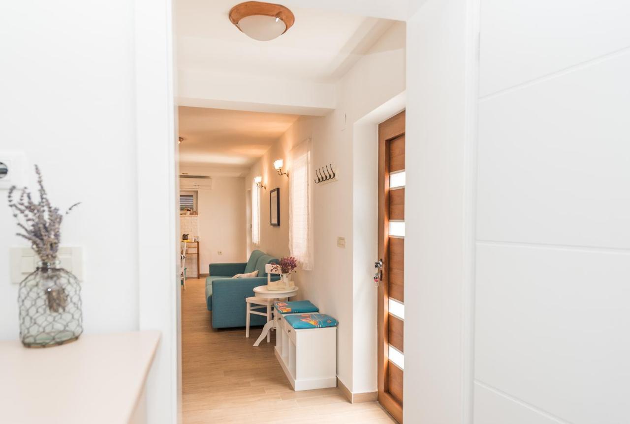 Holiday Home Lukica Привлака Екстер'єр фото