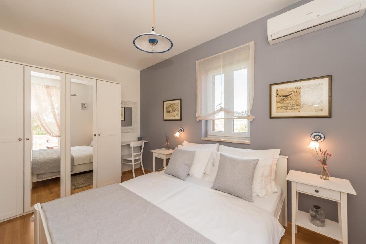 Holiday Home Lukica Привлака Екстер'єр фото